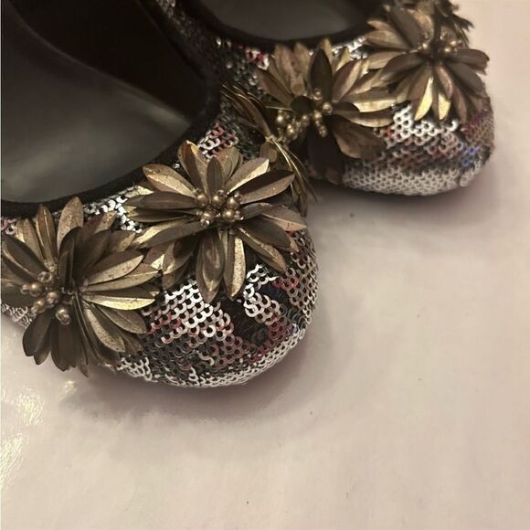 TORY BURCH Silver Sequin Embellished Pumps Size 7.5 - Picture 10 of 15
